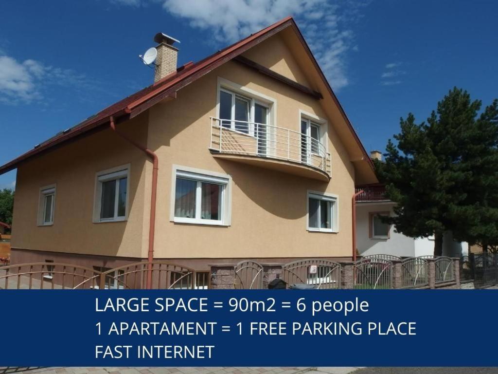 Liptovský Mikuláš Apartment Amy מראה חיצוני תמונה