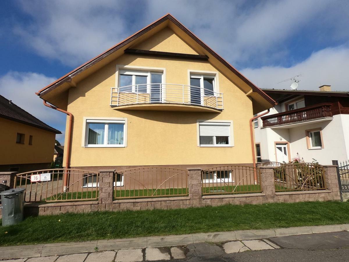 Liptovský Mikuláš Apartment Amy מראה חיצוני תמונה